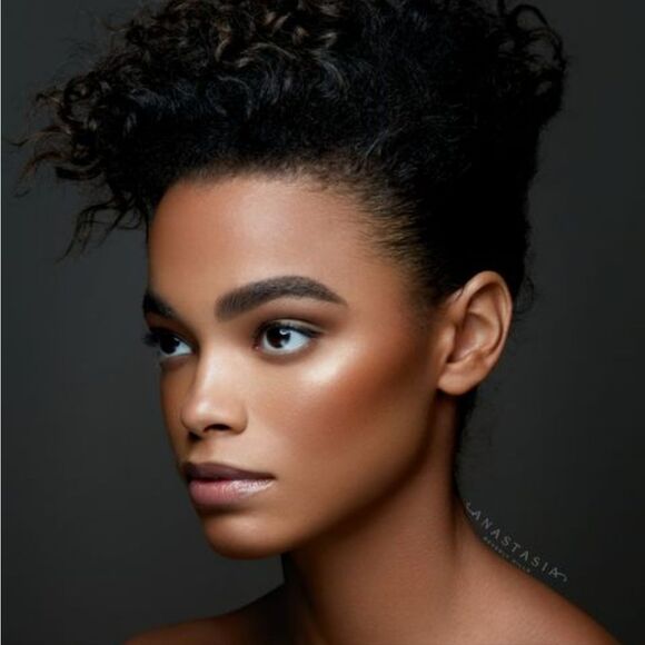 Anastasia Beverly Hills Powder Bronzer - Picture 5 of 7